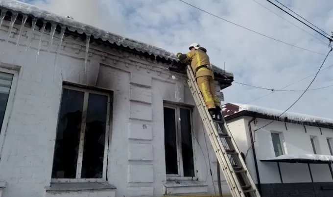 В Малині горів багатоквартирний житловий будинок