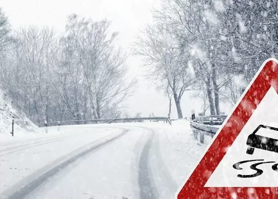 На дорогах Житомирщини очікується ожеледиця, рівень небезпеки – жовтий