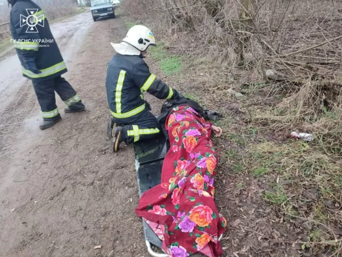 Пожежники у Житомирській області врятували безхатька