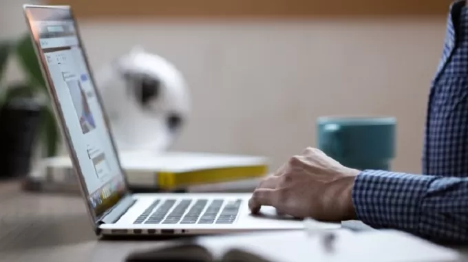 Мешканка Житомира ошукала військовослужбовця