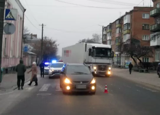 На Житомирщині «Mitsubishi» наїхав на жінку