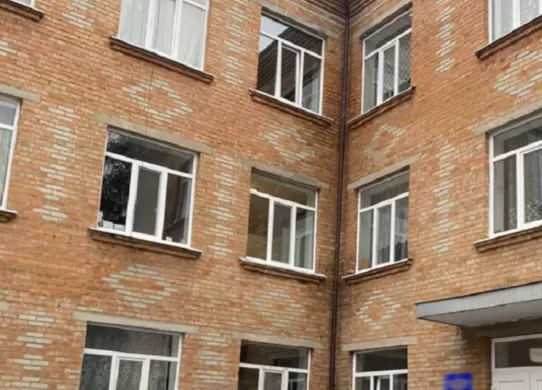 На Житомирщині інженер поставив неякісні вікна, щоб покласти гроші собі в кишеню