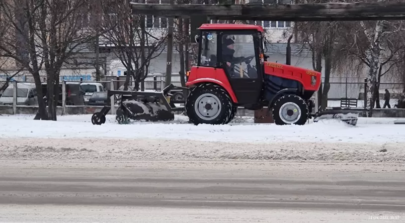 Через погіршення погодних умов на Житомирщині посипали дороги та тротуари