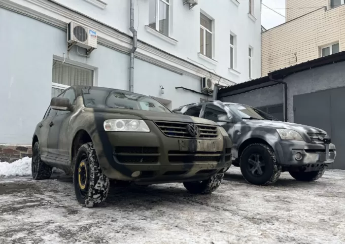 Працівники СБУ отримали позашляховики від хабу "Житомир"