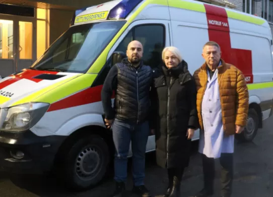 Українці з Австрії передали авто Швидкої допомоги у користування лікарні Житомира