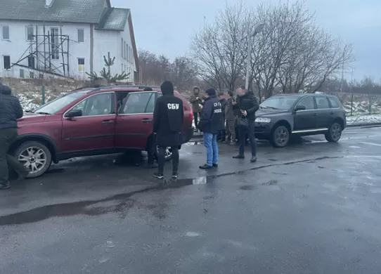 На Житомирщині затримали торгівця автомобілями, який ввозив їх з-за кордону нібито для ЗСУ