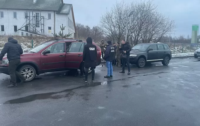 На Житомирщині затримали торгівця автомобілями, який ввозив їх з-за кордону нібито для ЗСУ