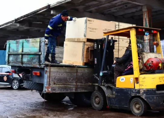 Рятувальники Житомирщини отримали від благодійників резервуари для води