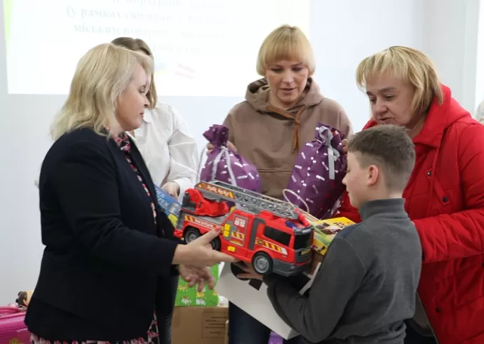 Діти-сироти з Житомирщини отримали подарунки від благодійників