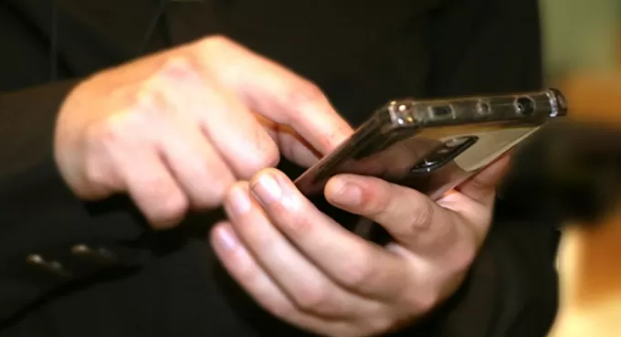 На Житомирщині чоловік знайшов телефон в автобусі та заволодів чужим банківським рахунком