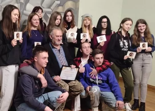 Сашко Лірник відвідав внутрішньо переміщених дітей у Житомирі