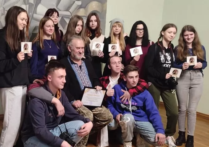 Сашко Лірник відвідав внутрішньо переміщених дітей у Житомирі