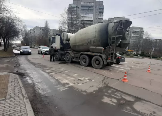 У Житомирі під колесами бетонозмішувача загинула пенсіонерка