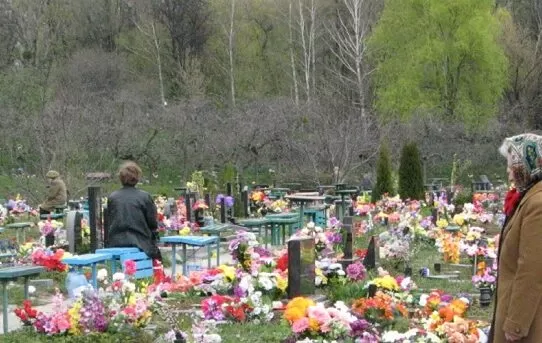 На Житомирщині у 8 селах заборонено відвідувати кладовища