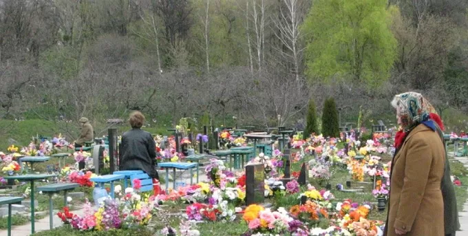 На Житомирщині у 8 селах заборонено відвідувати кладовища