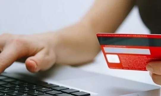 Шахрайка з Житомира "продавала" військовим неіснуючі товари