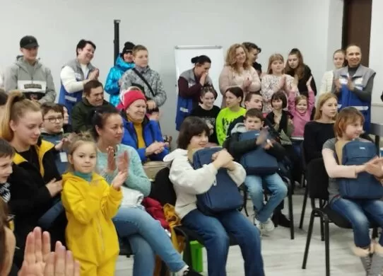 У Житомирі 15 сімей ВПО отримали від благодійників гаджети