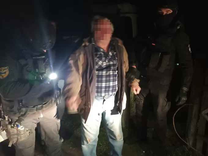 У Житомирській області двоє чоловіків загрожували своїм опонентам зброєю