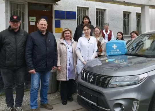 ЮНІСЕФ передали автомобілі 8 житомирським медичним закладам