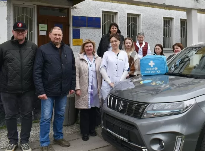 ЮНІСЕФ передали автомобілі 8 житомирським медичним закладам