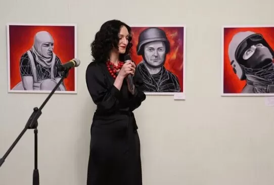 Житомирська художниця присвятила свої роботи рятувальникам