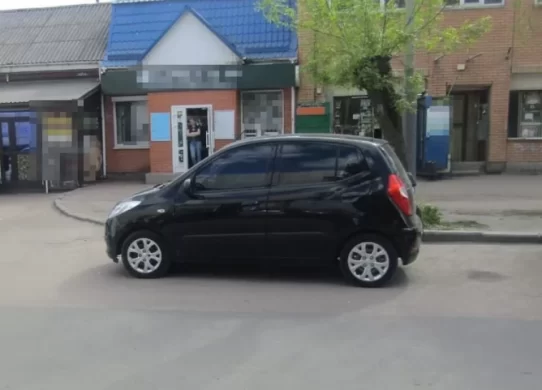 Як у фільмі - на Житомирщині велосипедист постраждав від дверцят авто