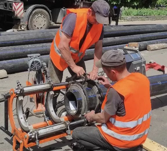 У Житомирі за день проклали понад 100 метрів нової водопровідної мережі