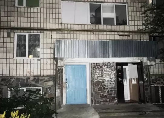 У Житомирі пенсіонер викрав пакунок, а потім ледь не вбив його власника