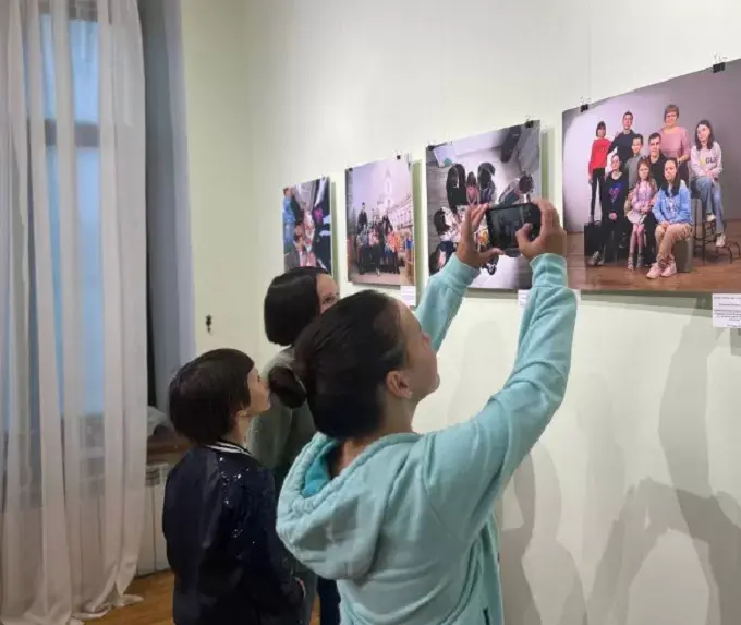 «Один день з життя ВПО» - у Житомирі відкрили фотовиставку