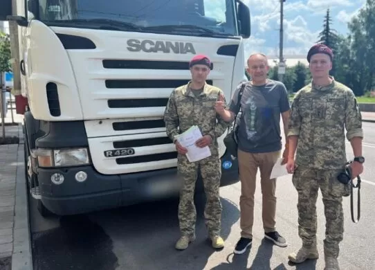 Житомирські артилеристи отримали 5 Матріксів та вантажний автомобіль