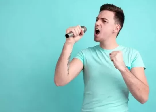 Як зробити голос нижче, щоб говорити красиво та впевнено