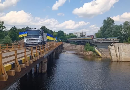 На Житомирщині побудували тимчасову переправу через річку Уж