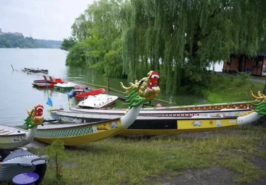 Для житомирян провели майстерклас з техніки плавання на човні