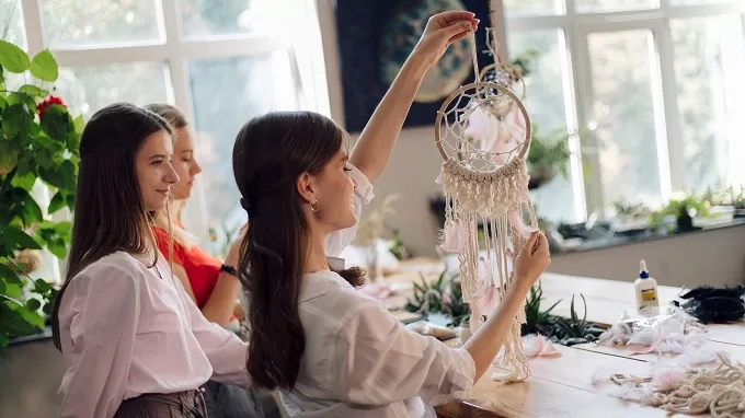 Подарункові сертифікати, враження та інші приємні сюрпризи для дівчат