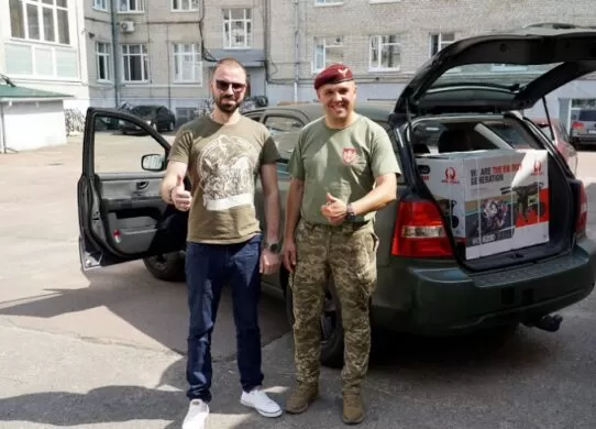 Військові з Житомира отримали позашляховик