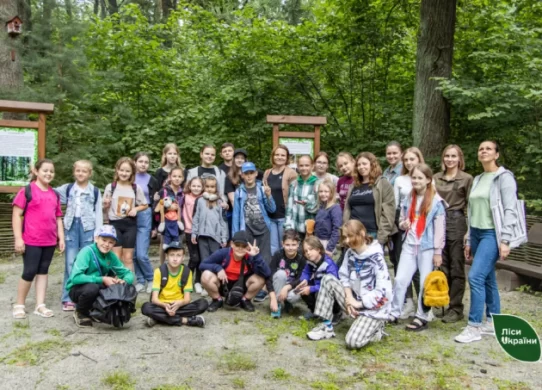 На Житомирщині дітям зі Сходу та Півдня країни провели екскурсію лісом