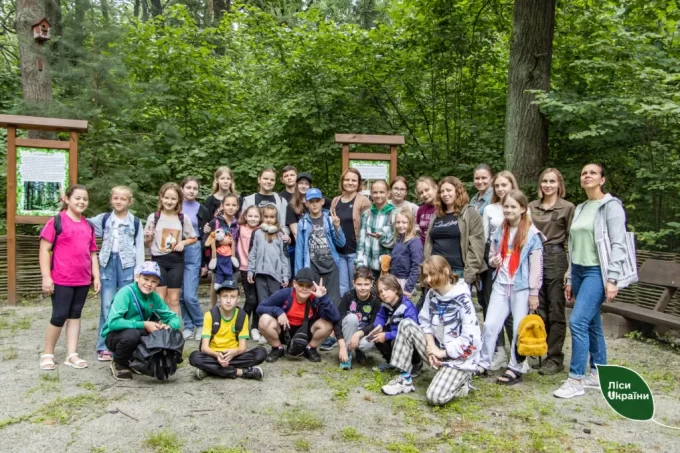 На Житомирщині дітям зі Сходу та Півдня країни провели екскурсію лісом