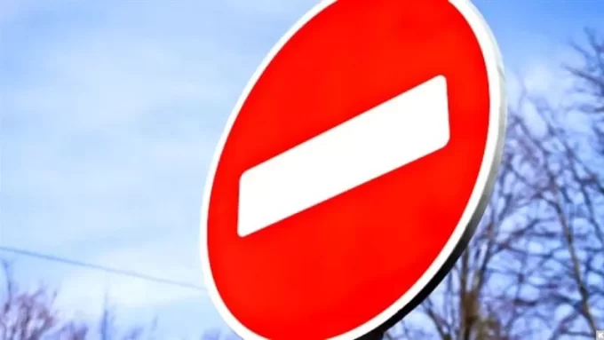 На перехресті майдану Перемоги та Грушевського у Житомирі перекрито рух транспорту