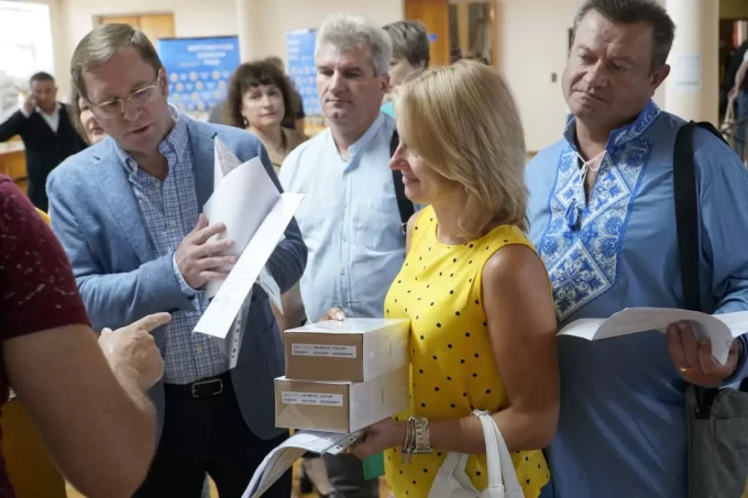 Житомирські соцзаклади отримали Wi-Fi-роутери для укриттів