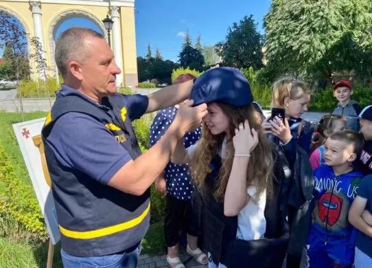 Житомирських дітей вчать мінній безпеці