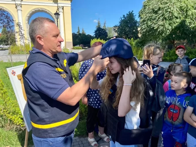 Житомирських дітей вчать мінній безпеці