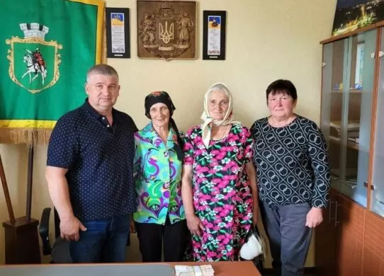 На Житомирщині мати загиблого Героя допомогла придбати Starlink та генератор