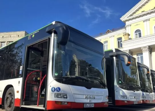 Благодійники передали Житомиру пʼять автобусів