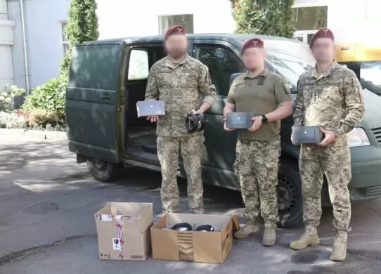 Військовим частинам на Житомирщині передали дрони та комплекти для підсилення звʼязку