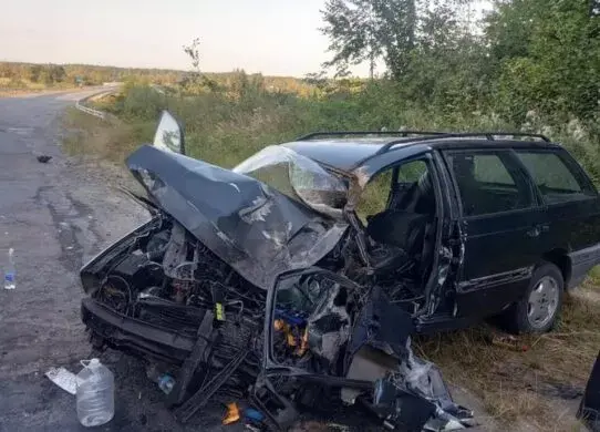 Чергова ДТП на Житомирщині - легковик зіткнувся з вантажівкою