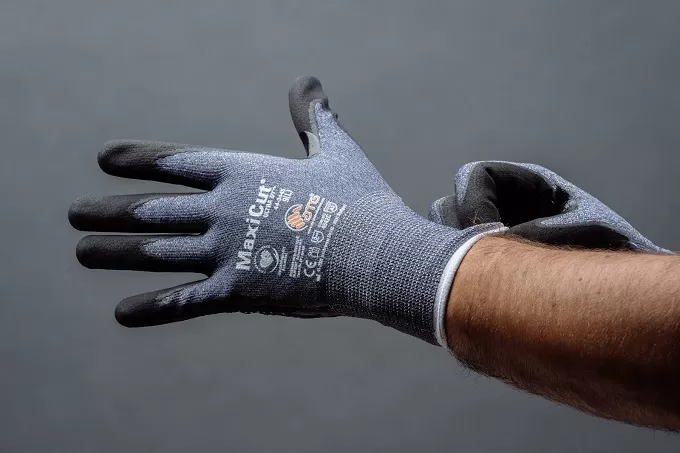 Технології підвищення зносостійкості та довговічності захисних рукавичок