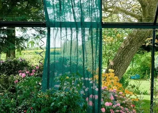 Затіняюча сітка та її роль в садоводстві