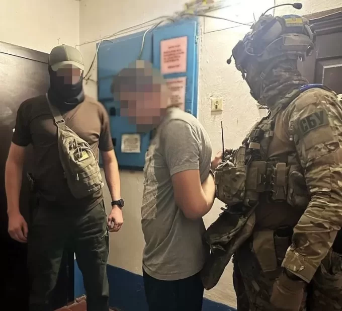 На Житомирщині правоохоронці викрили ще двох рекетирів, які погрозами вибивали гроші