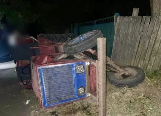 На Житомирщині перекинувся трактор - це призвело до загибелі людини