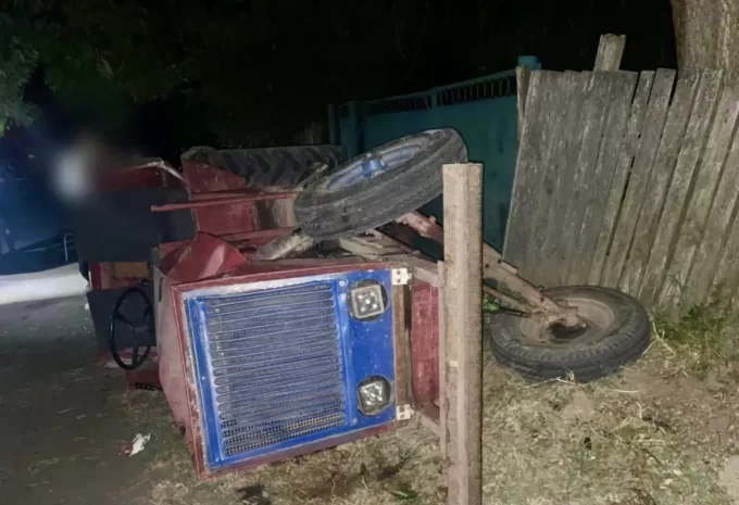 На Житомирщині перекинувся трактор - це призвело до загибелі людини